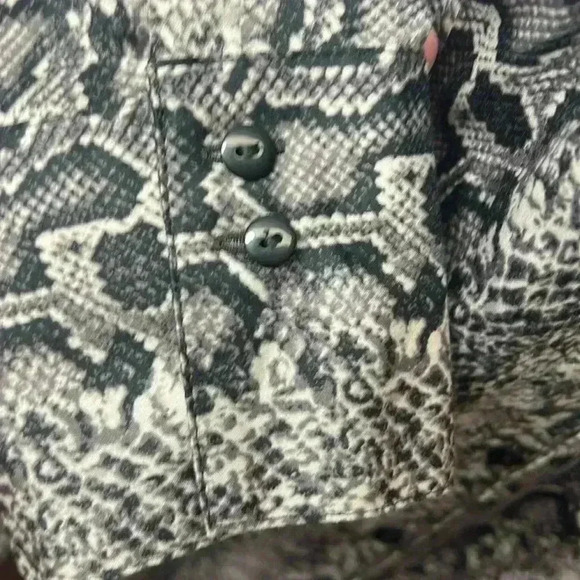 Lane Bryant Snakeskin Long Sleeve Button Down Top Size 14 - Picture 4 of 7